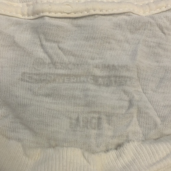 Lion T-Shirt - Picture 2 of 2